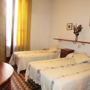 2* Casa de hóspedes Lima