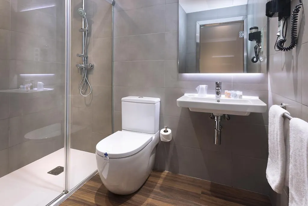Hostal Operaramblas Barcelona 2*,