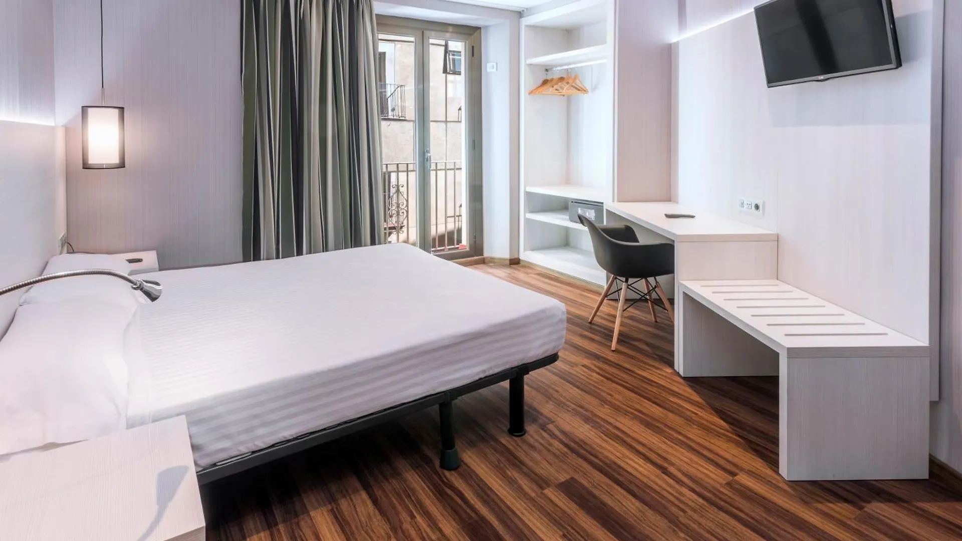 Hostal Operaramblas Барселона Гостевой дом